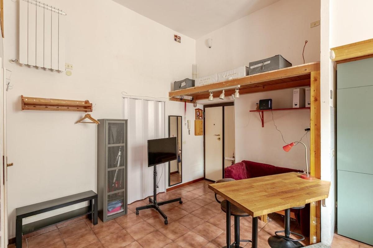 Cozy At Pedestrian Street Apartment Rom